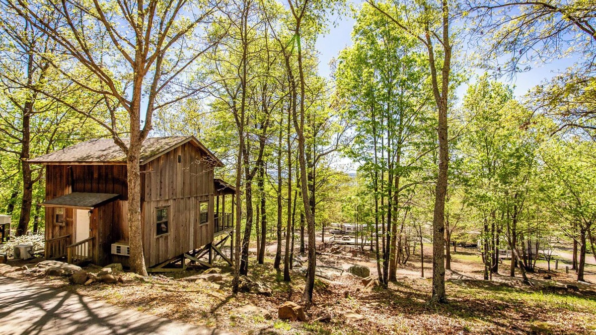 Edgemont Cabin | Blue Clouds Resort Hidden Gem!