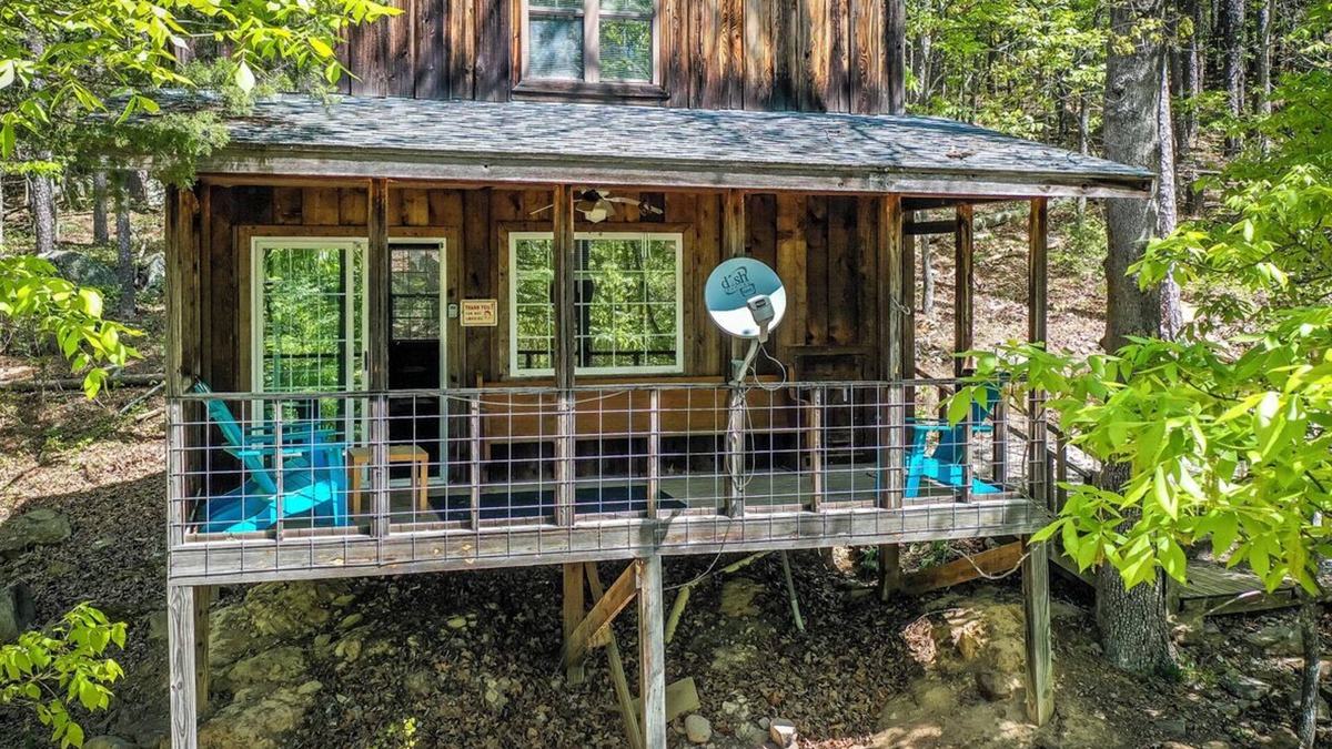 Edgemont Cabin | Blue Clouds Resort Rustic Charm!