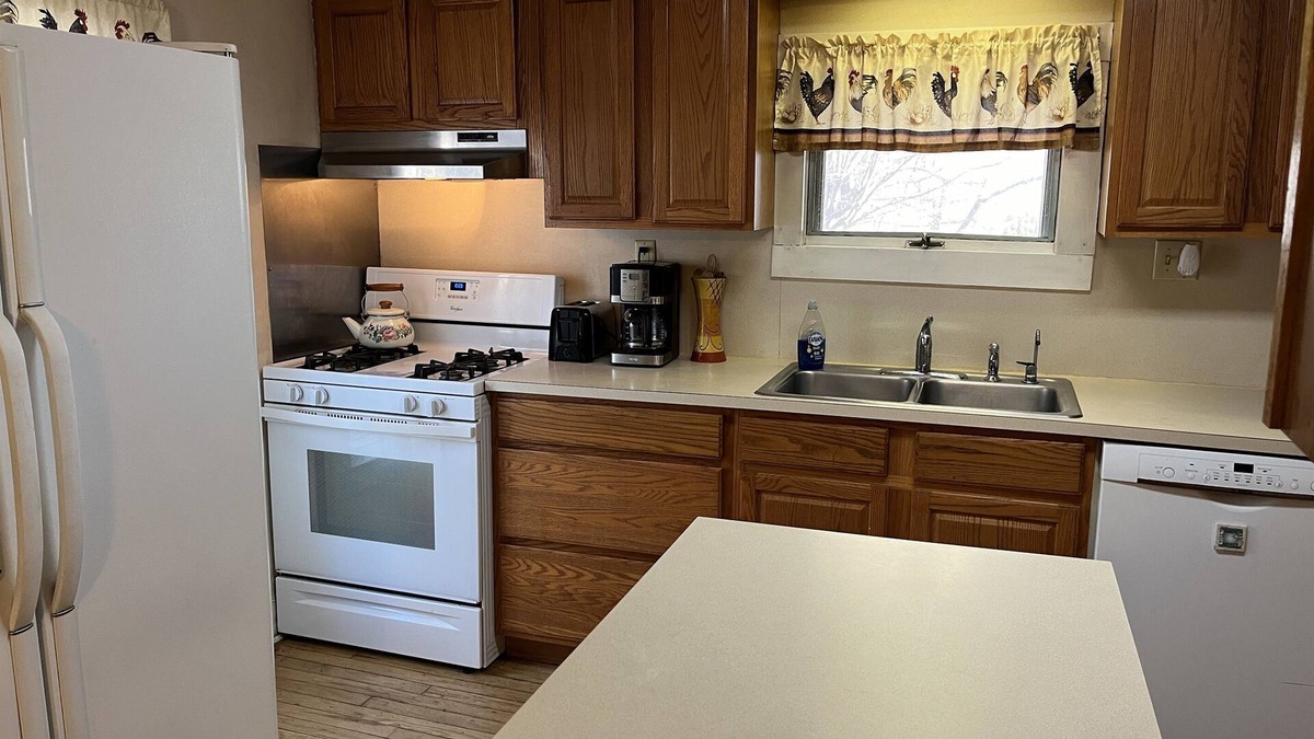 West Oneonta House | Blue Cottage - 3 bedroom, 1.5 bath, super convenient to ASV