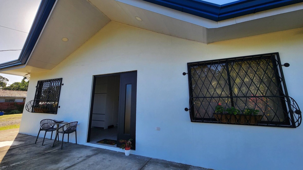 Jimenez Cottage | Blue cottage 3 bedroom and wify