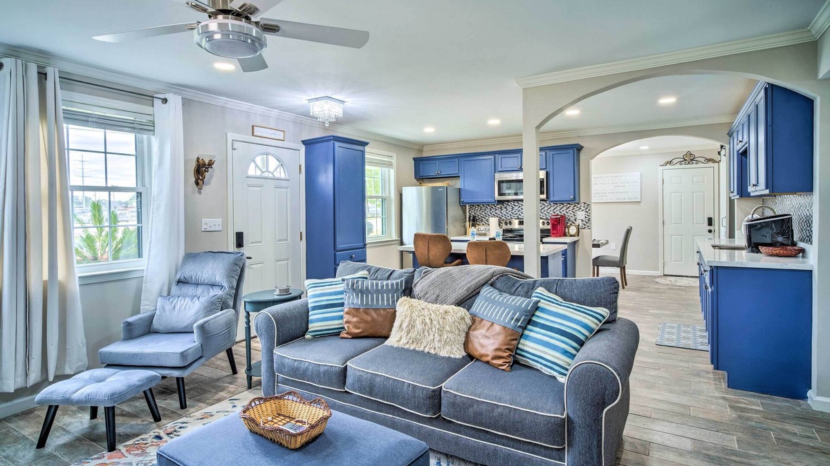 Highlands - Perkins House | 'Blue Cottage in the Bayou' w/Private Yard!