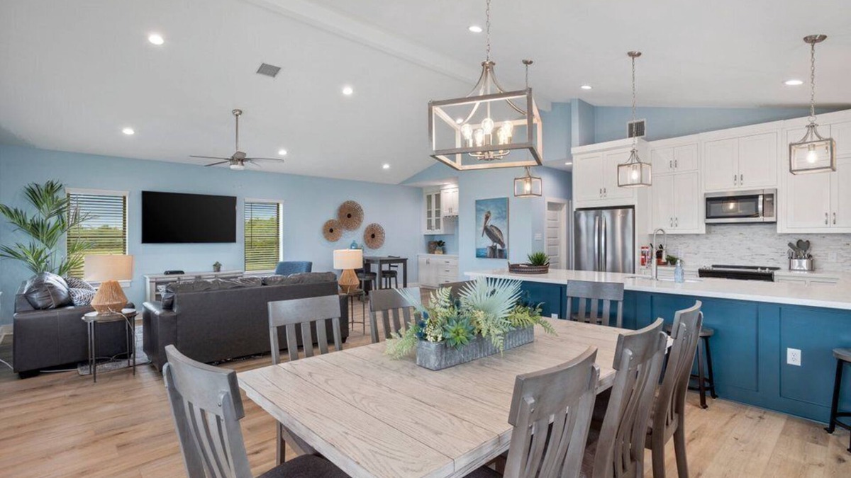 Hackberry House | Blue Crab at the Water