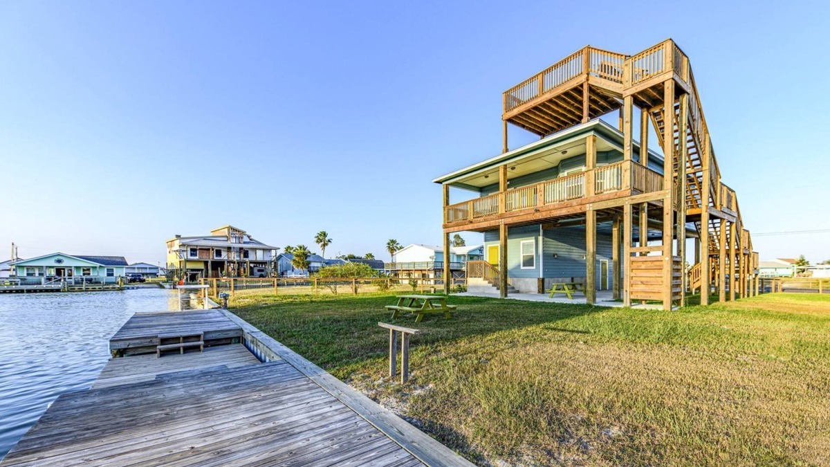 Rockport House | Blue Crab Cove | Rooftop Deck + Kayak Launch