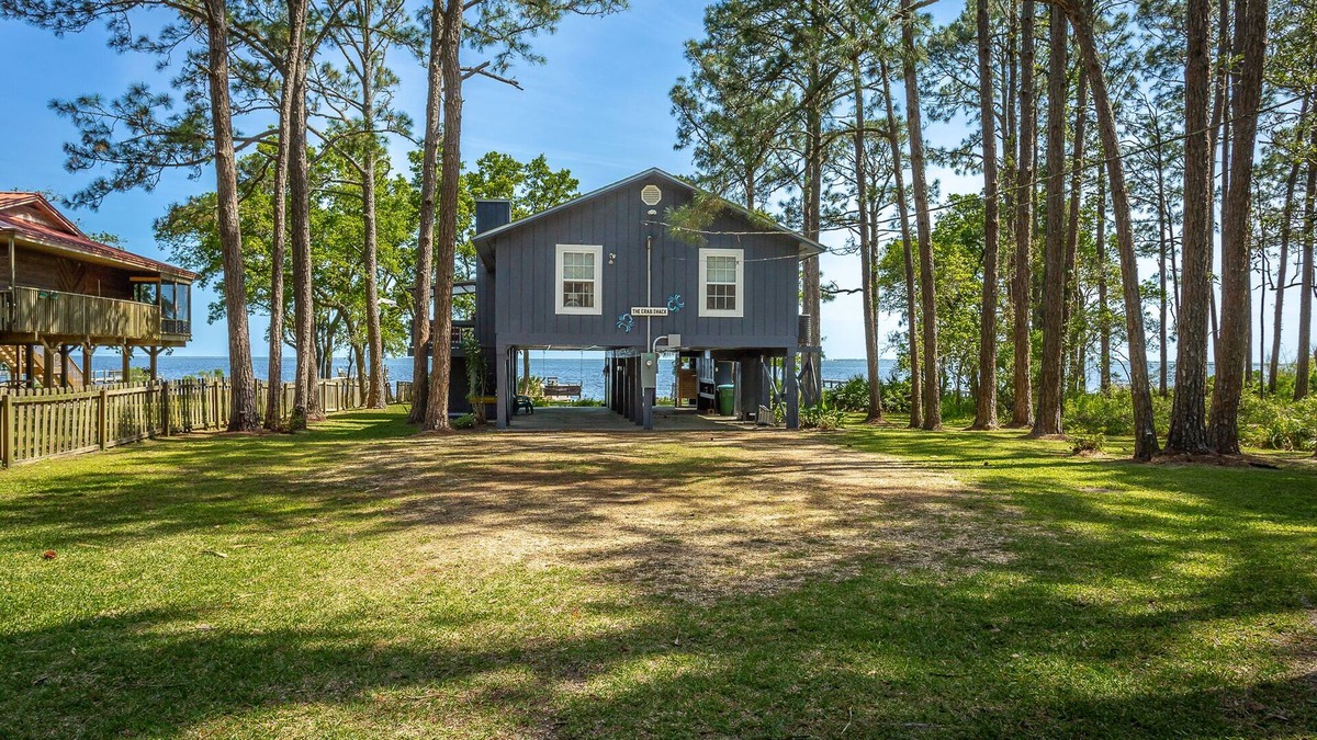 Carrabelle House | Blue Crab Shack 2BR/2BA w/Loft Area and dock!