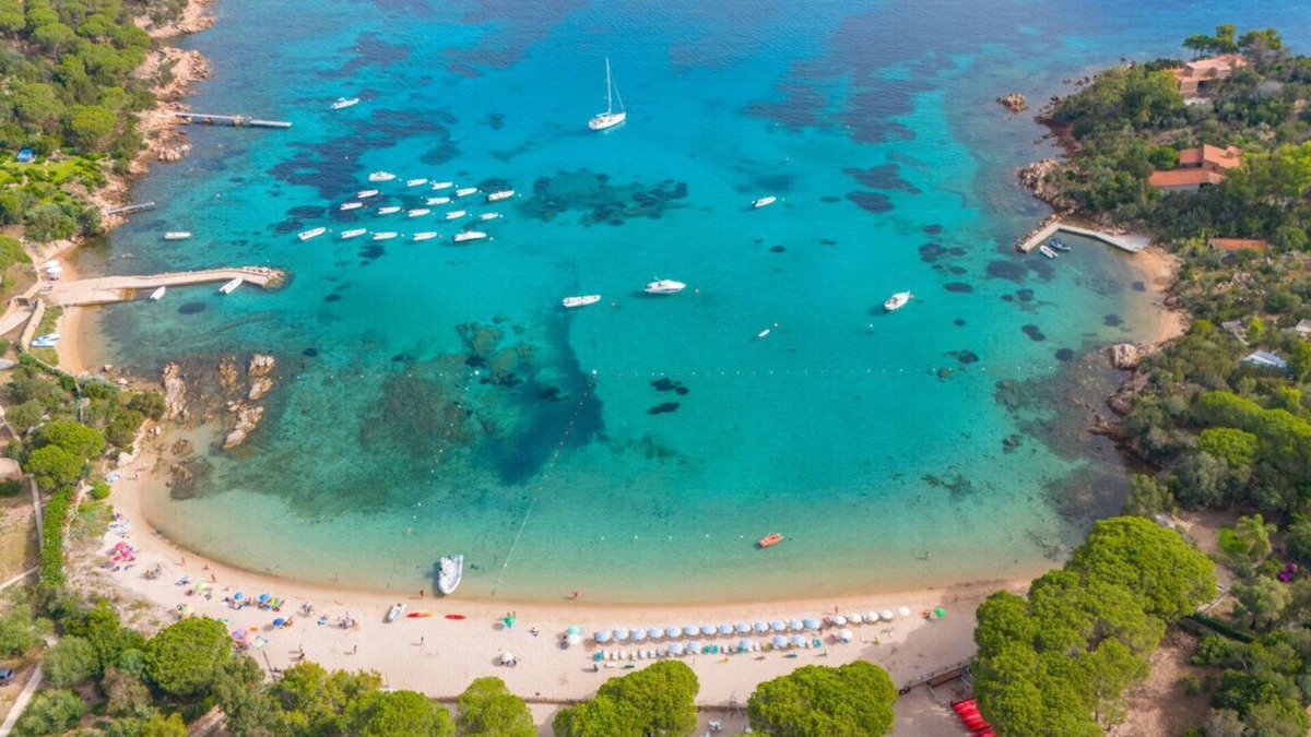 Capo Coda Cavallo Apartment | Blue Dawn: Panoramic Apartment Just Steps from the Sea