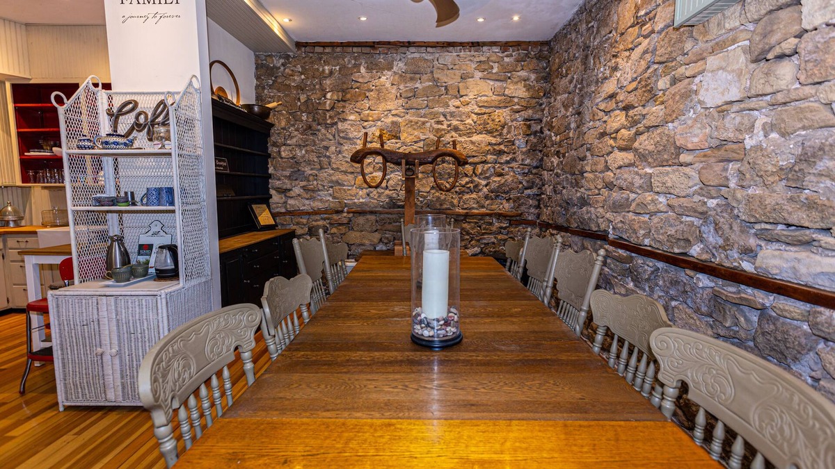 Alma Apartment | Blue Door Inn- Suite Two
