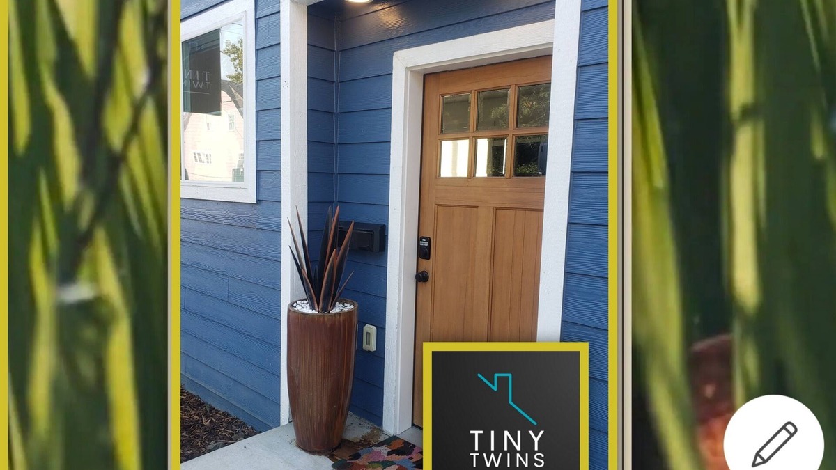 Roseburg House | Blue Downtown Stay ~ Eco & Pet Friendly Tiny Twins