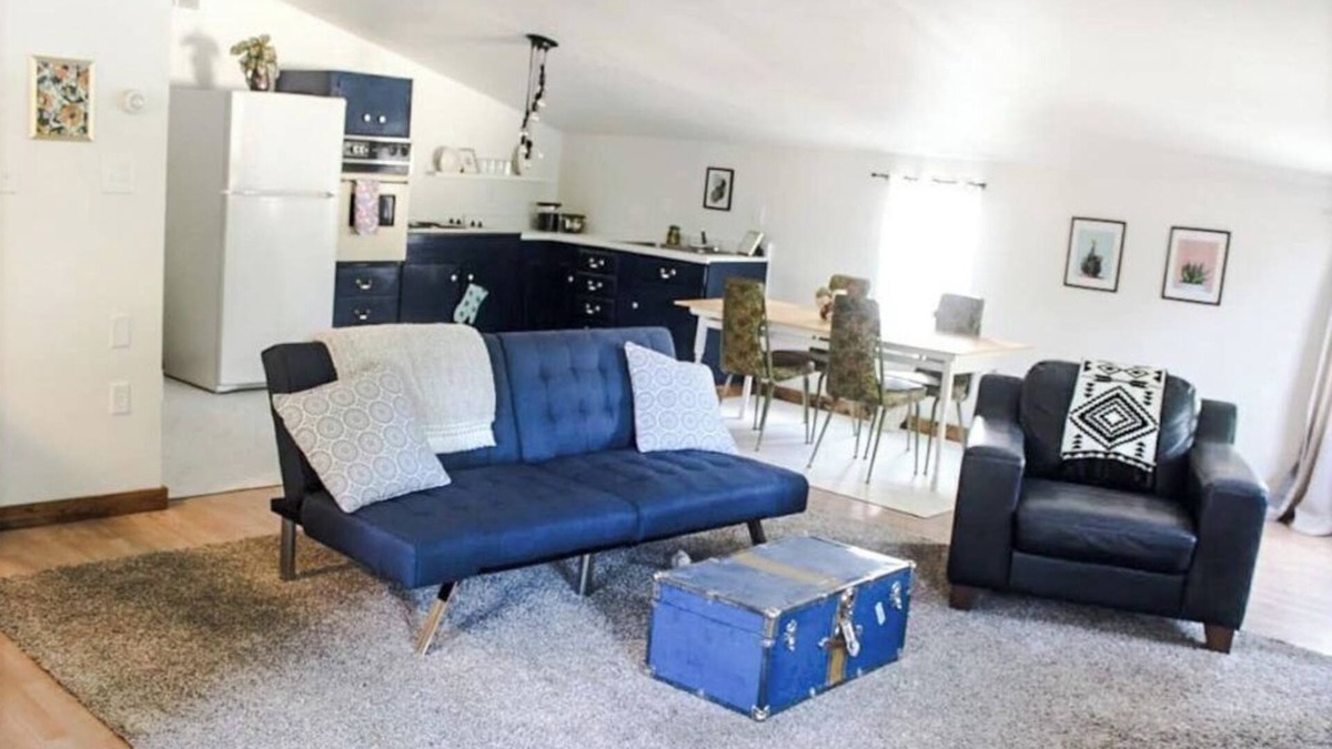Ottumwa House | Blue Fern Hotel - Nestled Away Loft Space