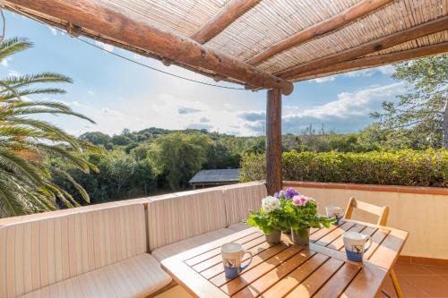 Golfo Aranci Apartment | Blue&Green House With Shared Pool - Happy Rentals