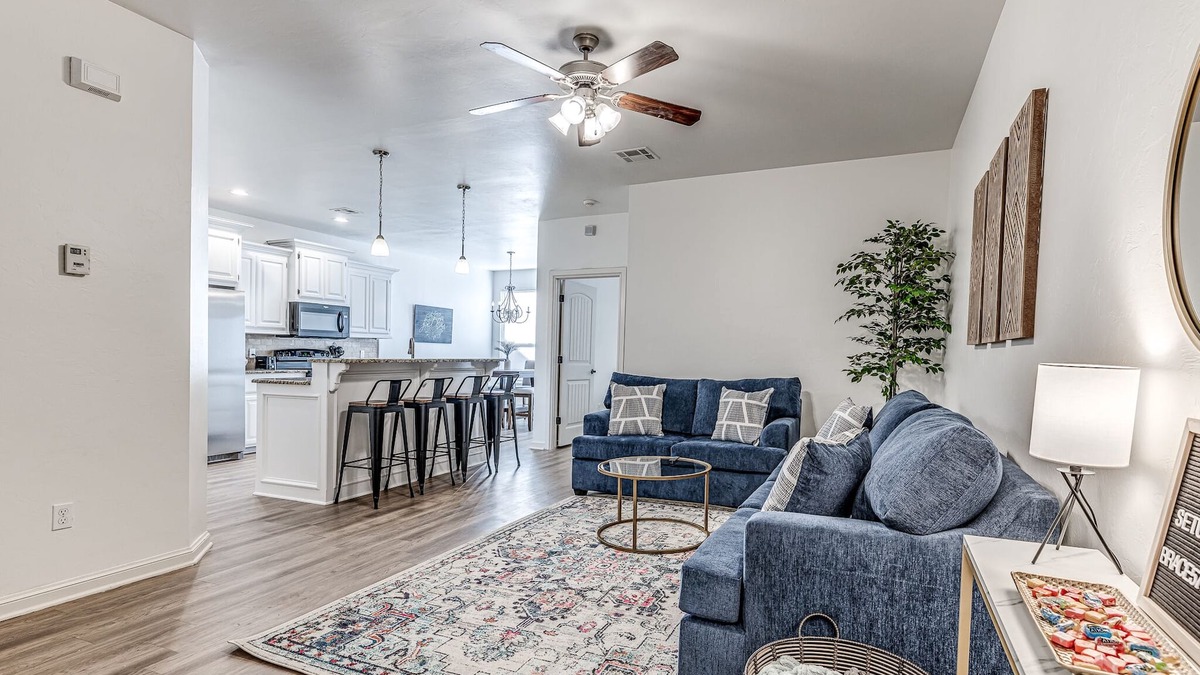 South Oklahoma City House | Blue Haven Home - Sleeps 12