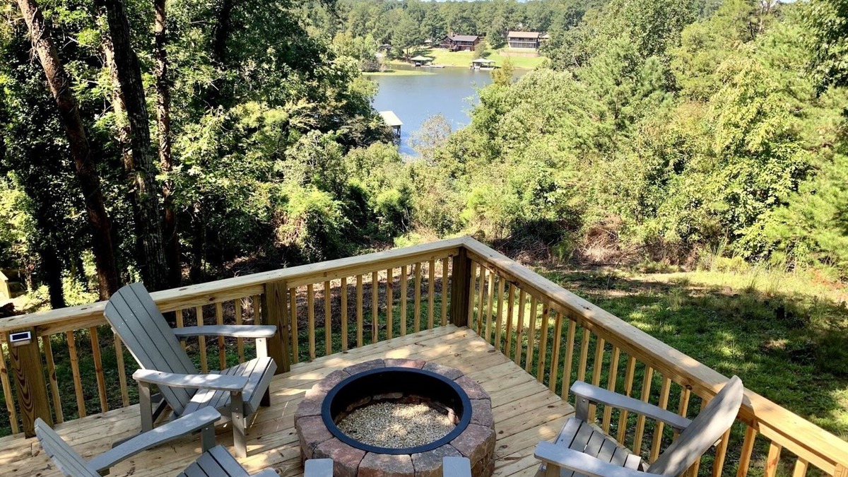 Northport House | Blue Haven Lake House - Stay on Lake Tuscaloosa! Book for football! Hot Tub!