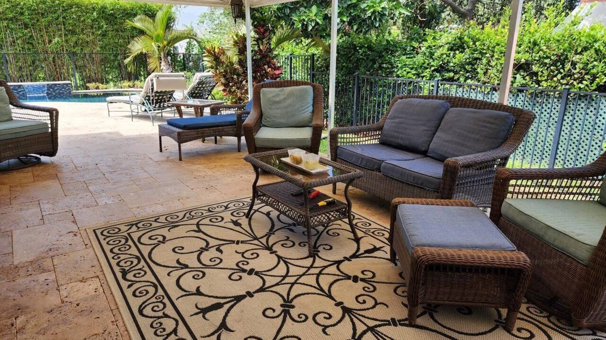 Stuart House | Blue Heaven in the Heart of Stuart Heat/salt pool