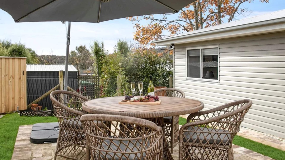 Mittagong Cottage | Blue Hen – A charming and central cottage