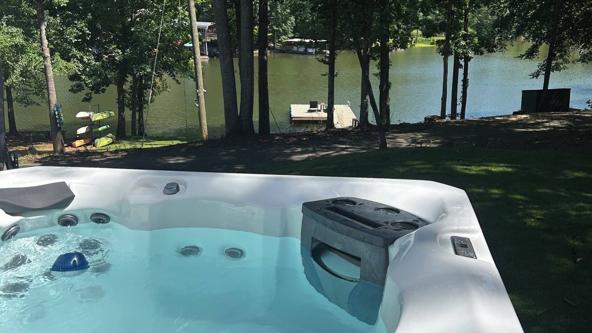 Valley House | Blue Heron Guest House on Lake Harding Hot Tub & Kayaks