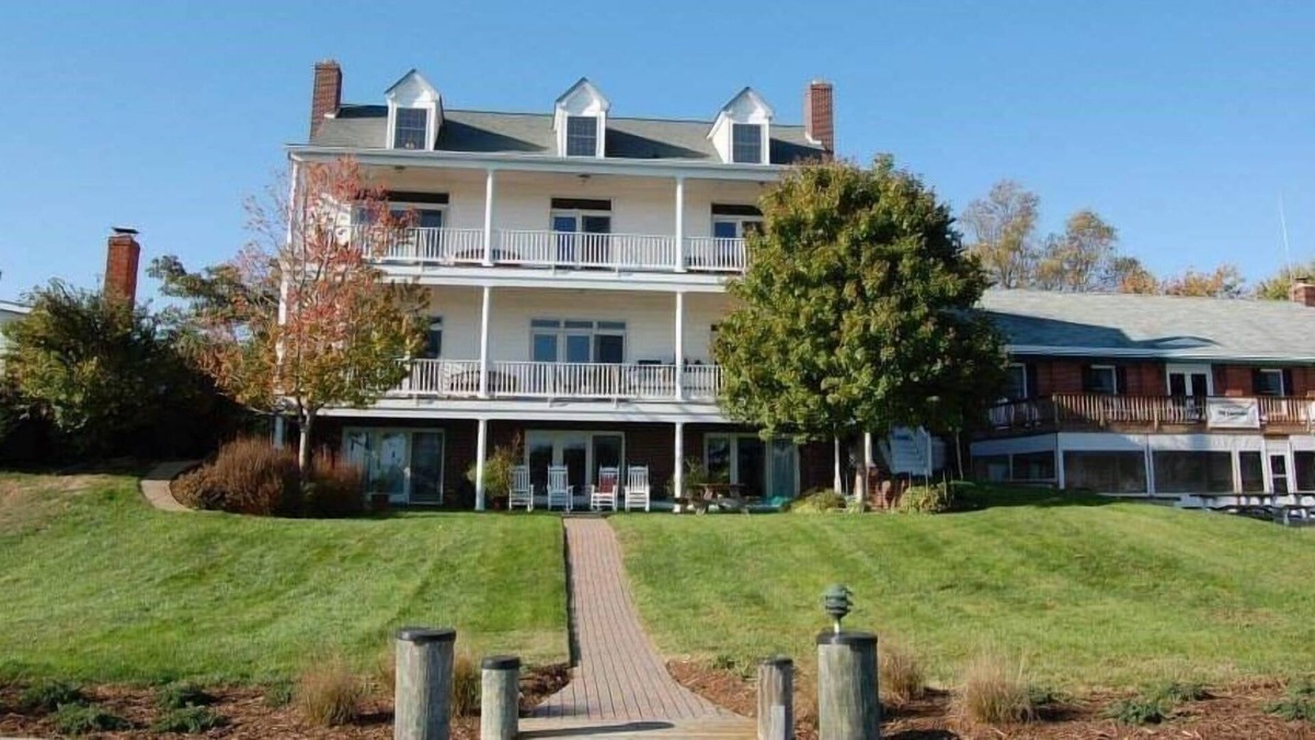 Solomons Island Bed & Breakfast | Blue Heron Inn - A Bed and Breakfast LLC