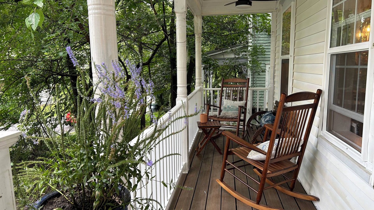 Historic Huguenot Street Apartment | Blue Horizon: New Paltz retreat in the heart of water street and downtown