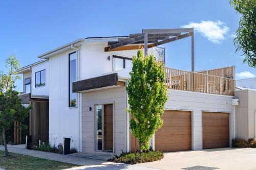 Torquay Apartment | Blue Horizon Villa - Sun-Drenched Terraces and Ocean Views