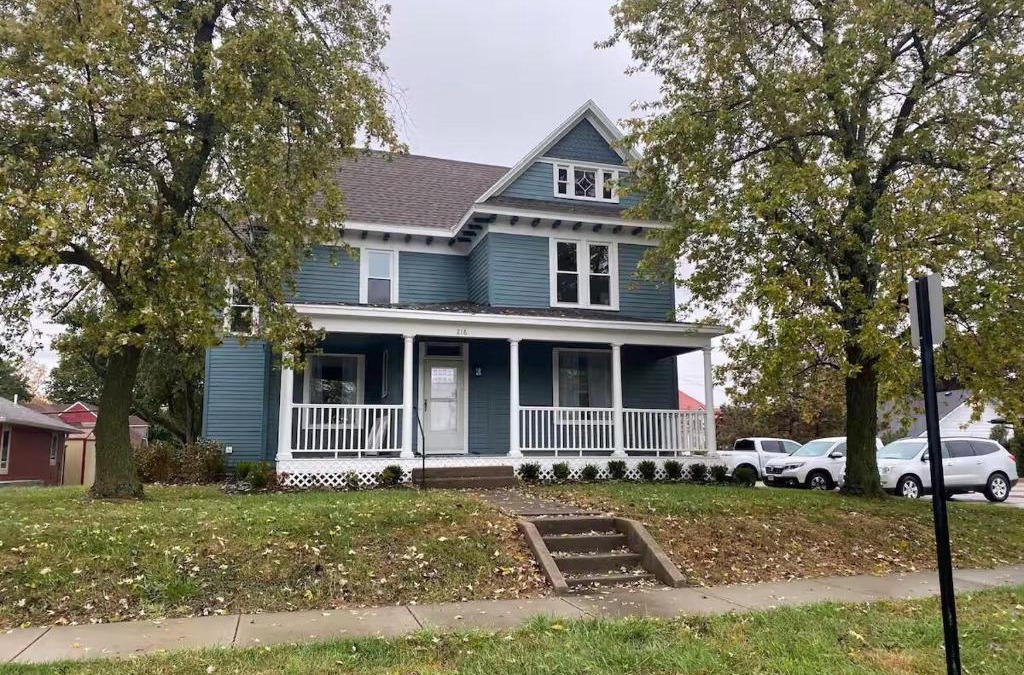 Maryville House | Blue House on Main - Pet Friendly