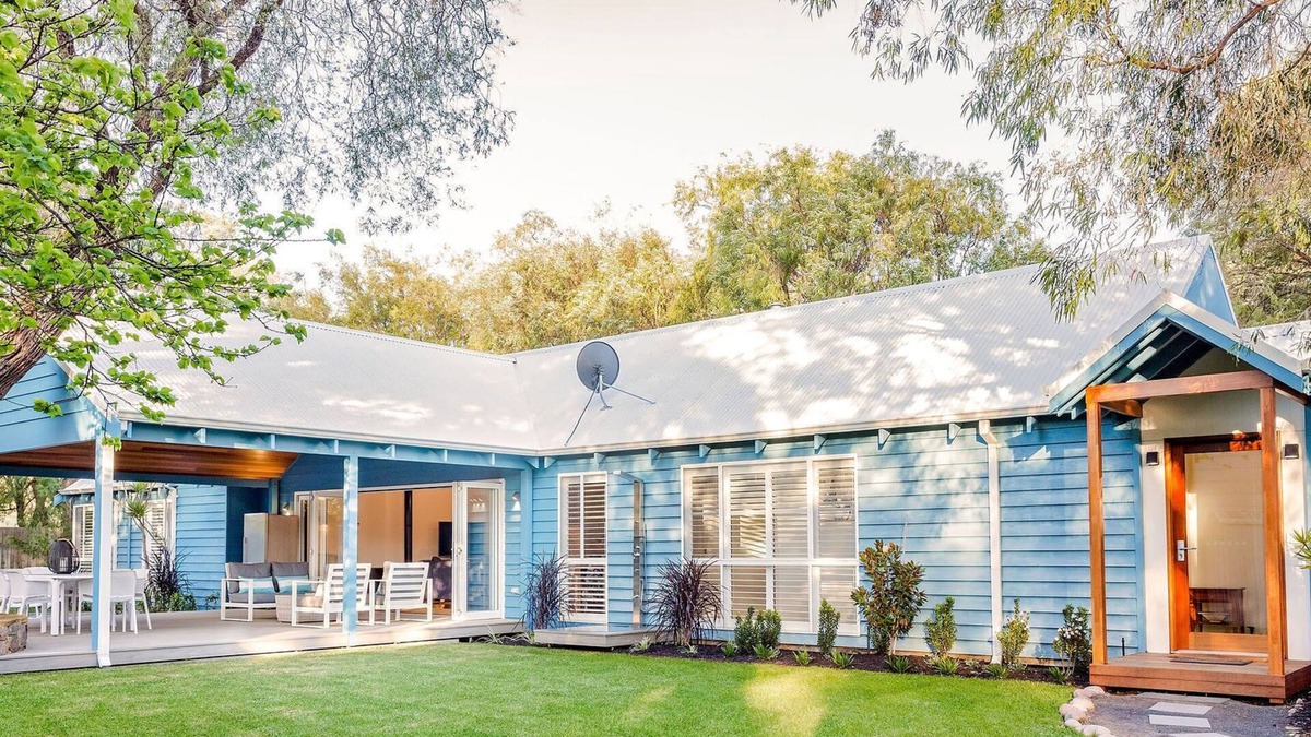 Quindalup House | Blue House: one street from the beach