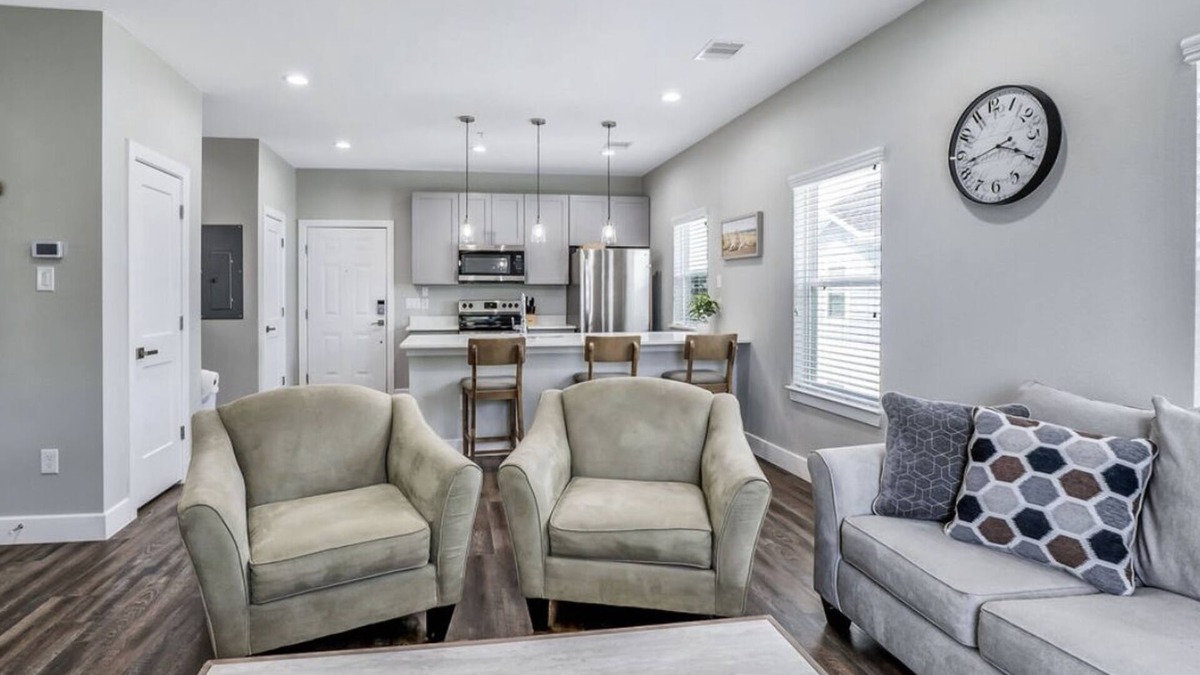 Clear Lake Shores Apartment | Blue Ivory: Central Haven
