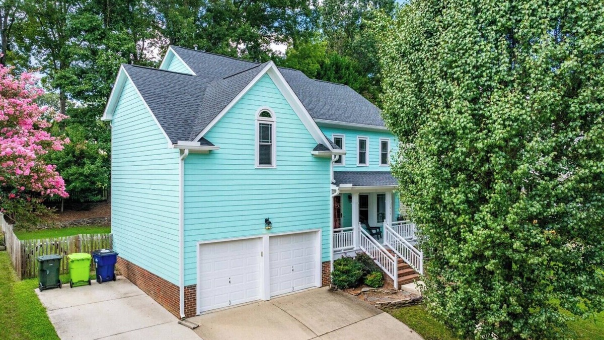 North Raleigh House | Blue Jay’s Retreat: King Bed & Fenced Yard