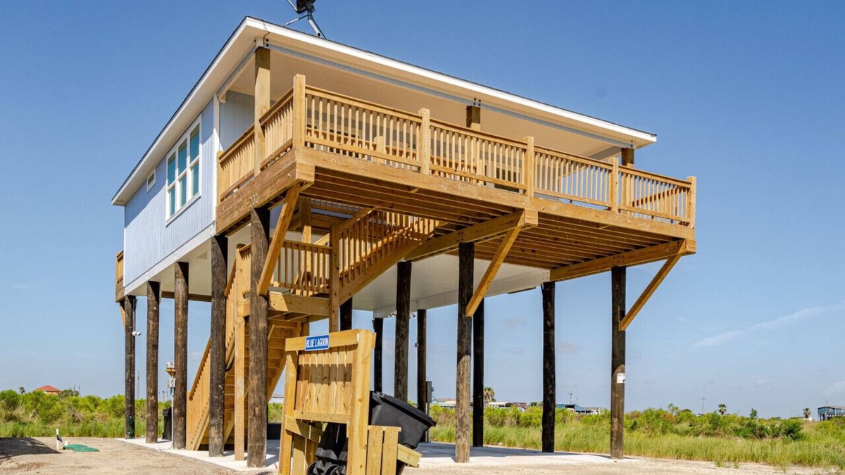 Gilchrist House | Blue Lagoon Hot Tub and Golf Cart