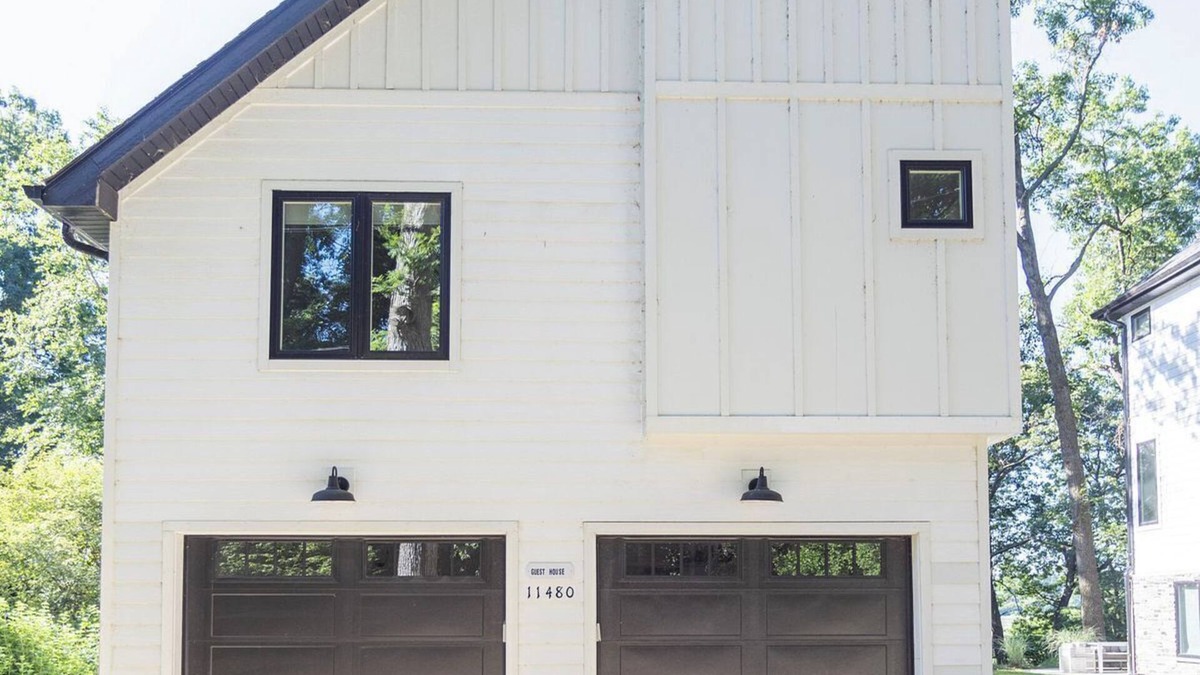 New Buffalo House | Blue Laguna Cottage - Private Beach 5 min - Riverfront - Kayaks