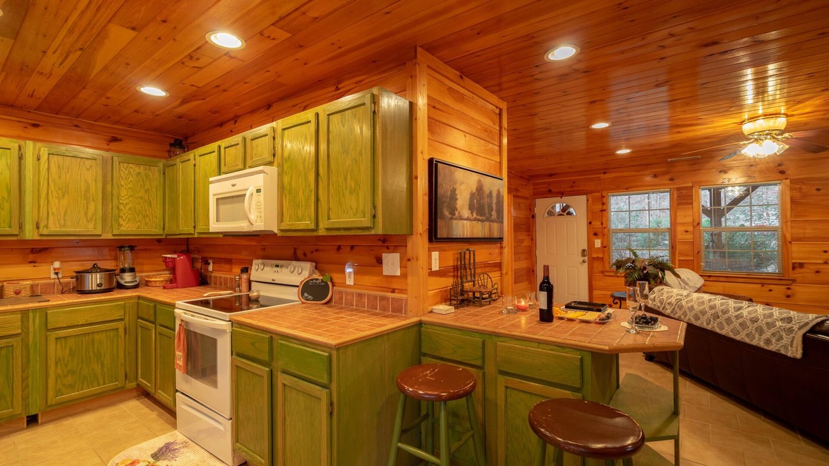 Rising Fawn Cabin | Blue Lake Cozy Cabin, situated on 3 acres, 5 min walk to lake! Mountain views!