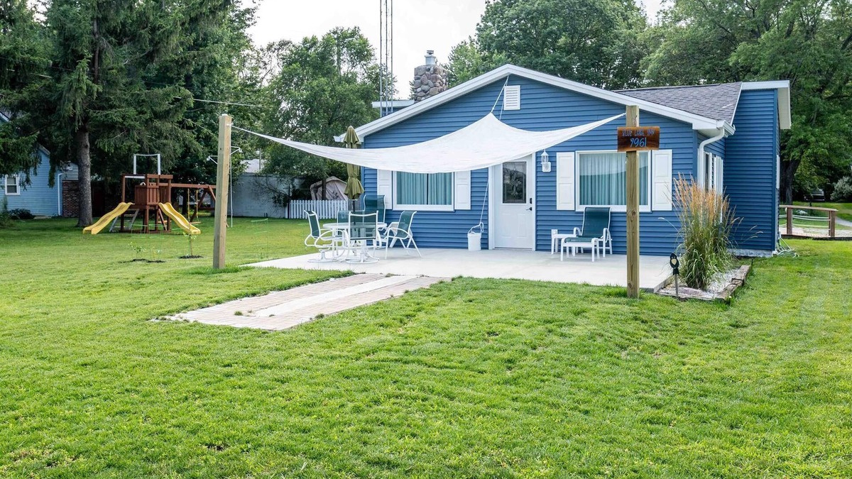 North Lakeport House | Blue Lake Inn house is across from Burtchville Park and Beach