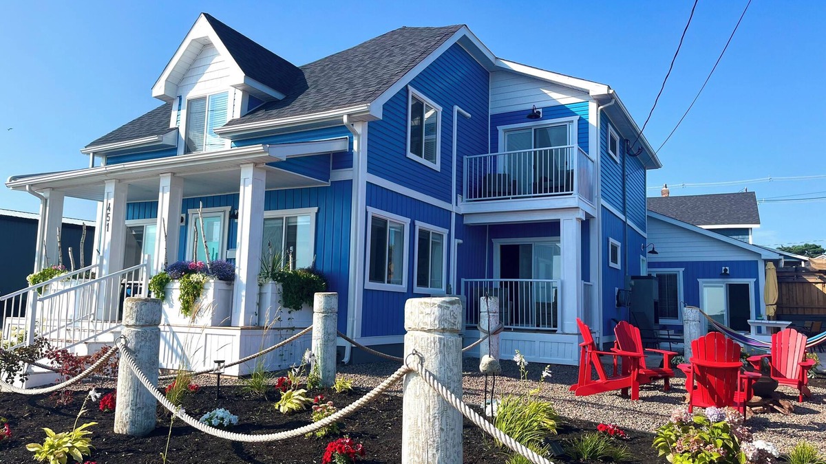 Summerside House | Blue Lobster Summerside Harbour