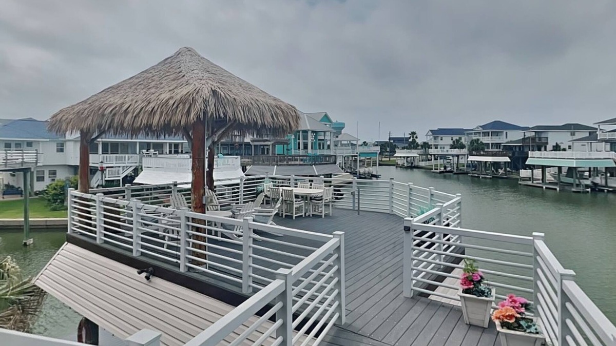 Isla Del Sol House | Blue Moon | Waterfront Home near the Beach.