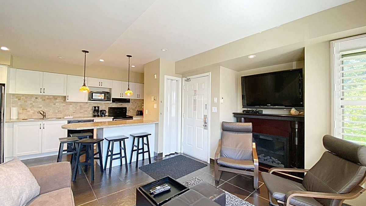 Craigleith Condo | Blue Mounain Suites - Ski In/Ski Out, Linens, Wifi