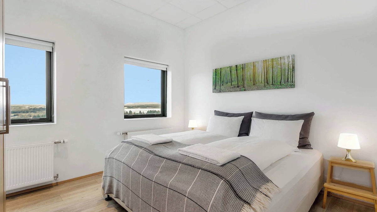 Kopavogur Apartment | Blue Mountain Apartments - Corner Studio with View