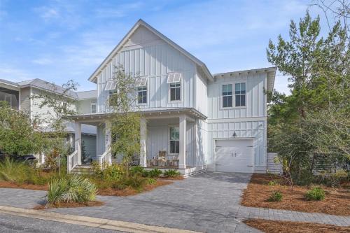 Lakeside at Blue Mountain Beach House | Blue Mountain - Seaglass