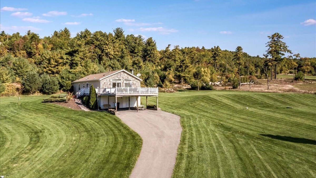 Aquashicola House | Blue Mountain Vacation Home Palmerton PA 47 Acres Hiking Trails Pickleball Court