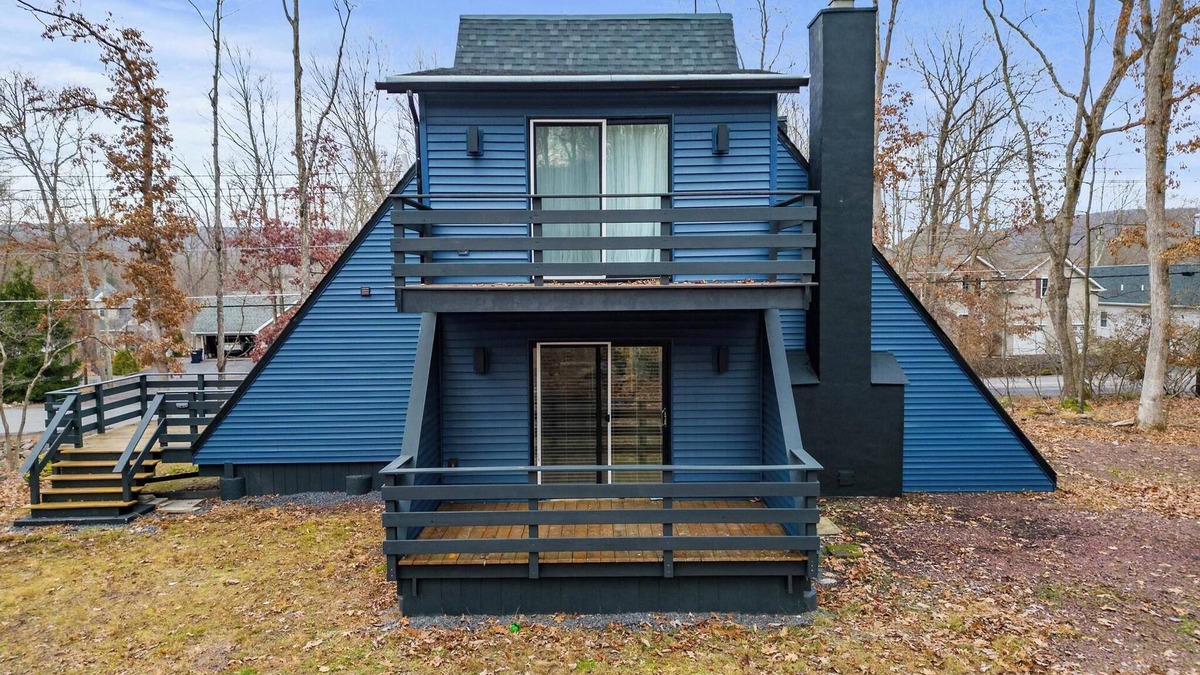 Drums House | Blue Nest By The Lake