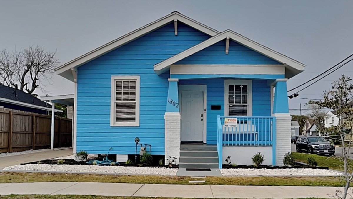 San Jacinto House | Blue Oasis Retreat | A Downtown Gulf Getaway
