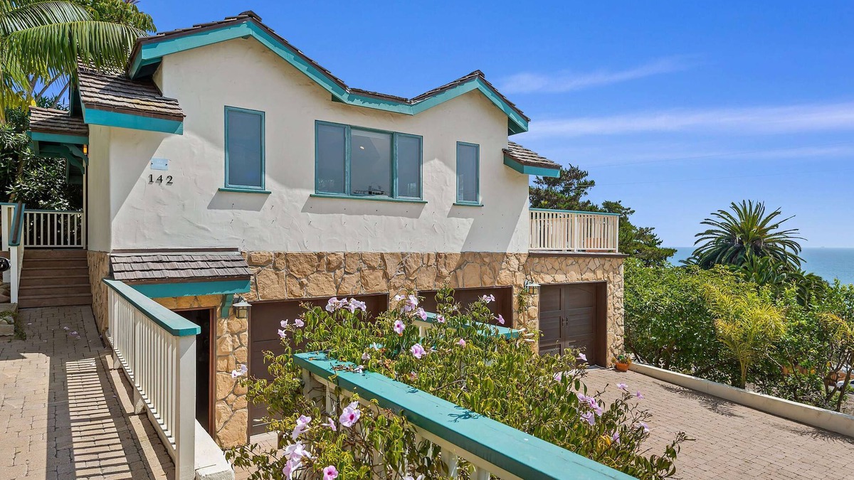 Summerland House | Blue Ocean View Retreat | Minutes to Beach