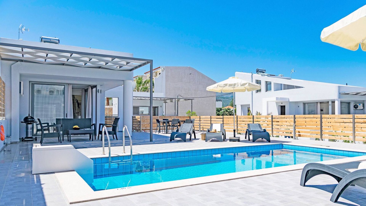 Platanes Villa | Blue oyster Beachfront villa, No car needed 5