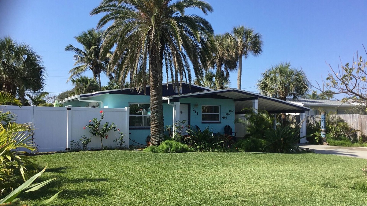 Port Canaveral House | Blue Palm Beachside Cottage Heated Pool - Only Steps from Beach