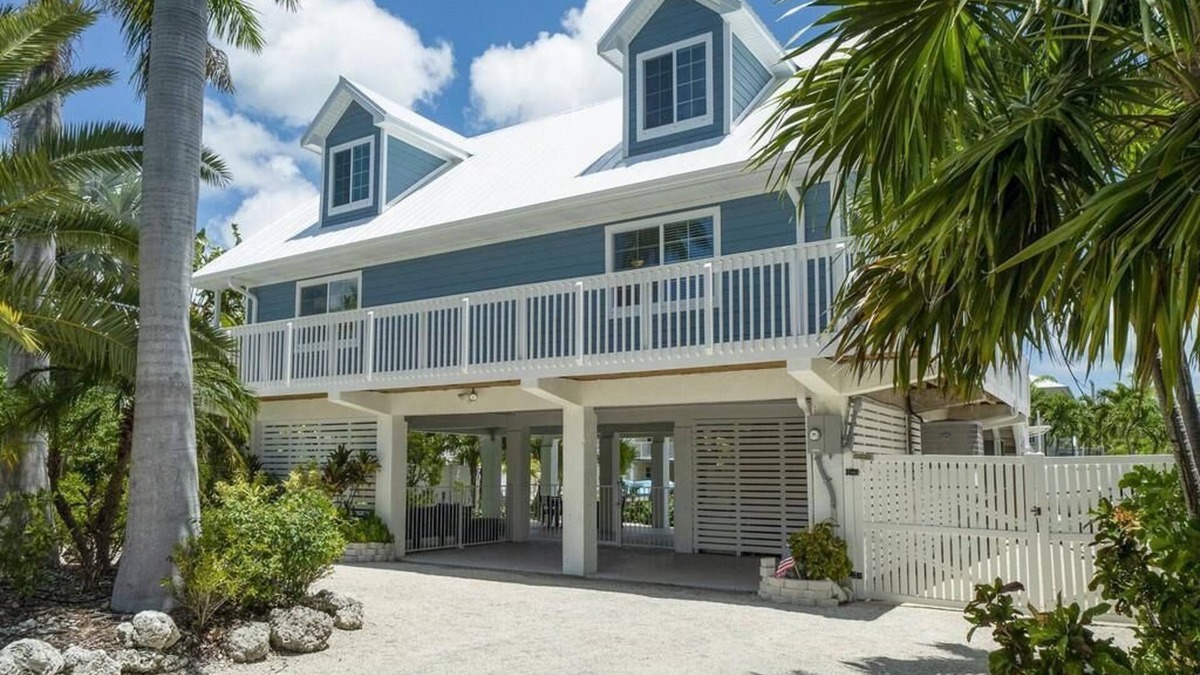 Summerland Key House | Blue Pearl of Summerland Key 4 Bedrooms, 3 Baths with Dock, Heated Pool and Spa