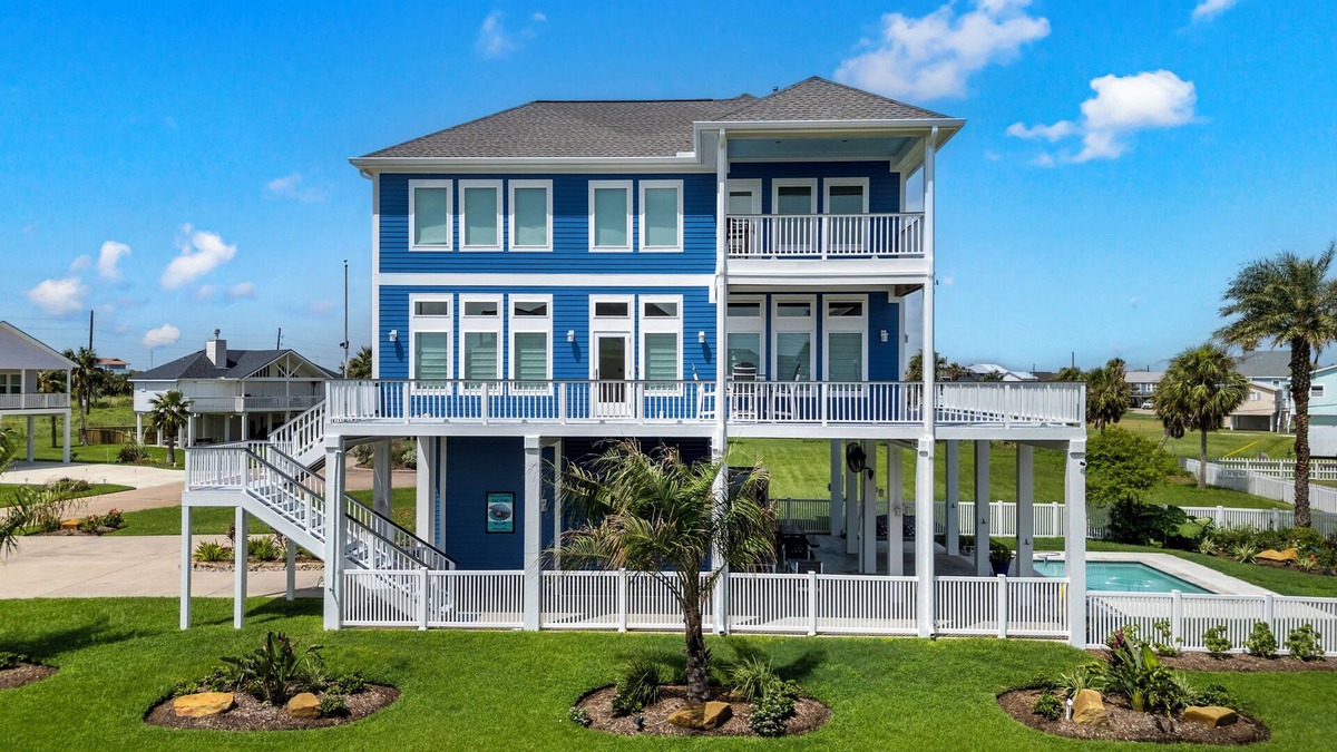 Pirates Beach West House | Blue Pearl - Private pool & 5 mins from the Beach!