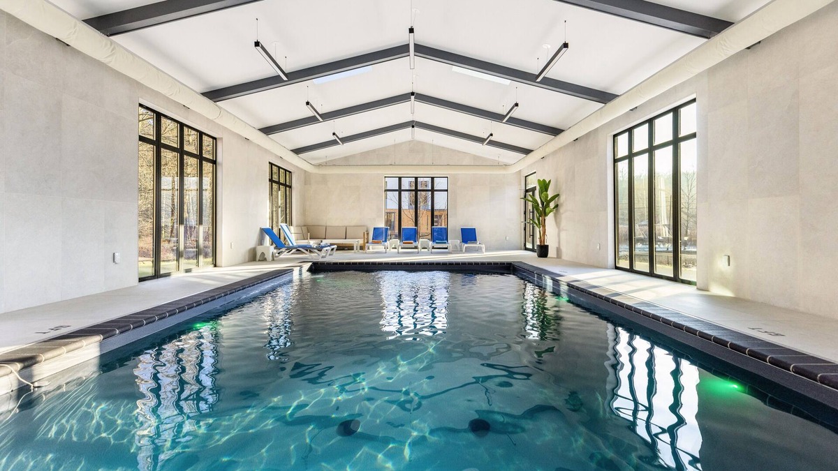 Henryville House | Blue Pond Ultra-modern retreat by Great Wolf with indoor pool