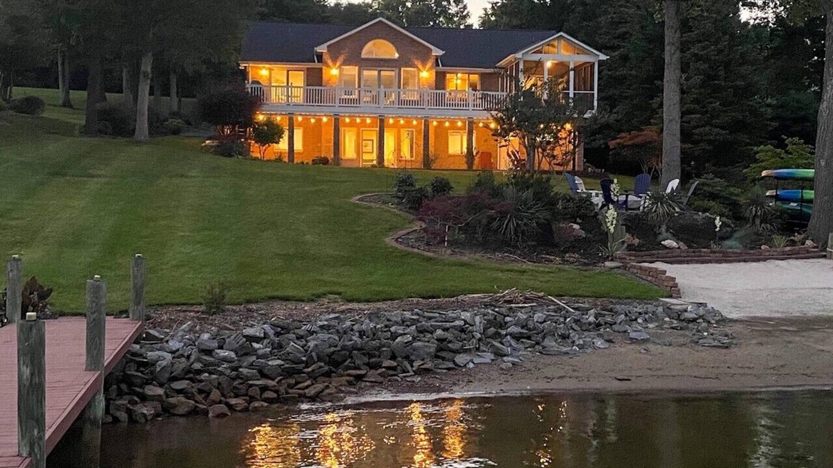Smith Mountain Lake House | Blue Ridge Beach - Sleeps 10, screened-in porch, fantastic views.