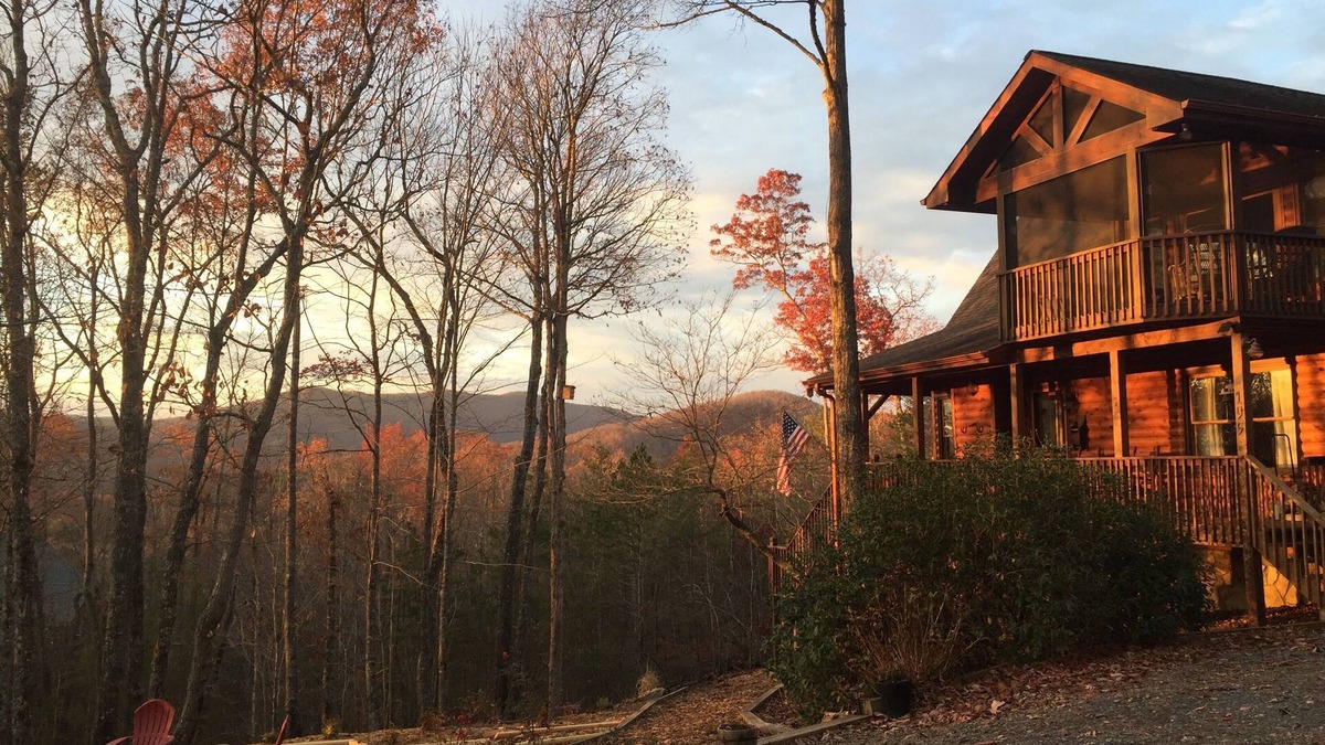 Blue Ridge Cabin | Blue Ridge Bound! Great views atop a mountain by the lake