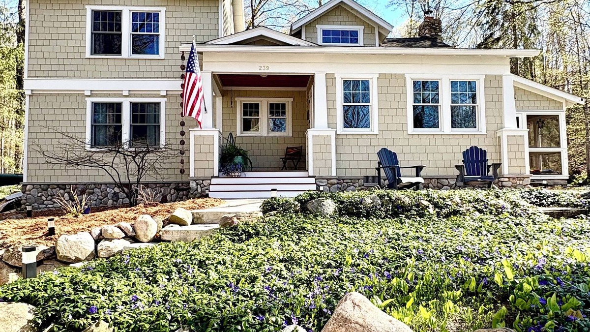 Beulah Cottage | Blue Ridge Cottage- Charming 3-bedroom 2-bath on Crystal Lake