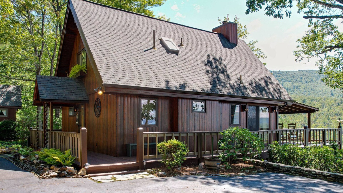 Frank Cabin | BLUE RIDGE HIDEAWAY - Come to a 2bd/2bath cozy cabin retreat in the mountains!