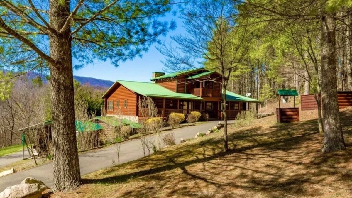 Butler Cabin | Blue Ridge Mountain Cabin; chill vibes, scenic views, nearby hiking and wineries