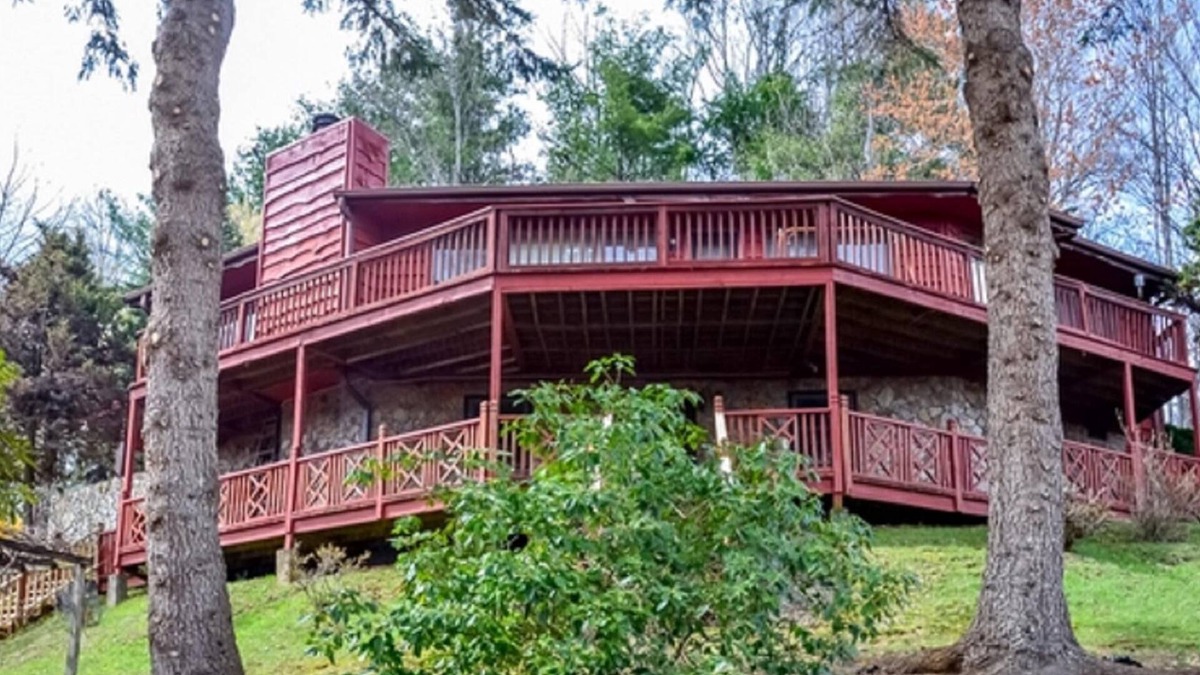 Fleetwood Cabin | Blue Ridge Mountain family home in Fleetwood Falls