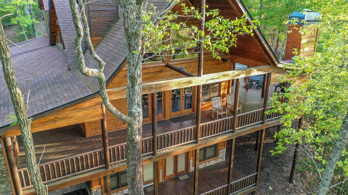 Aska Cabin | Blue Ridge Mountain Serenity at The Summit: Hot Tub, Tubing & Hiking Trails